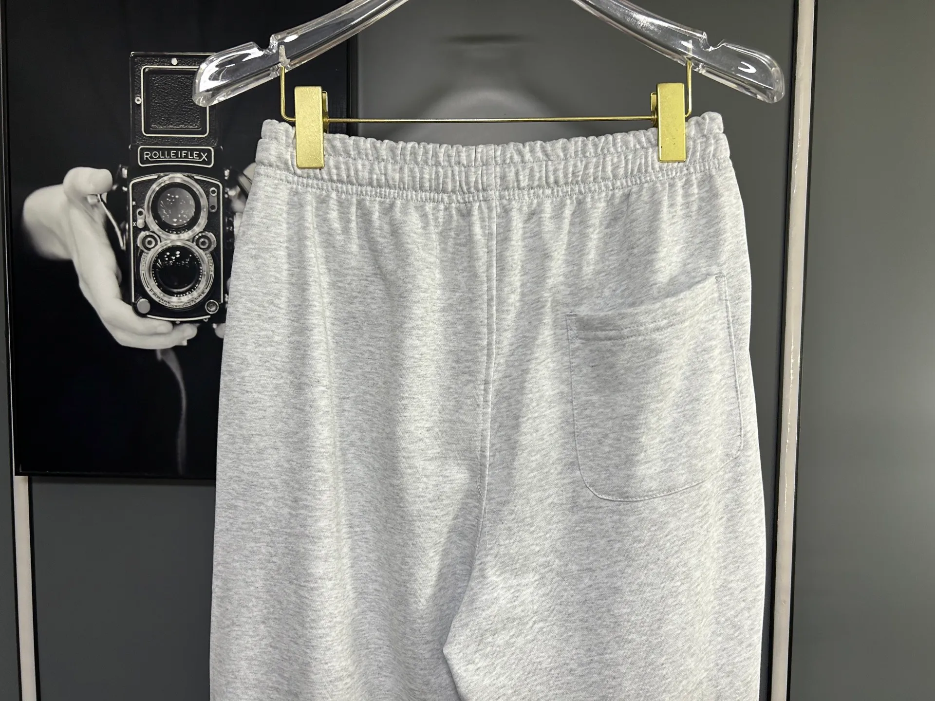 P220 Chrome Hearts 25 new colorful cross-mark loose straight trousers 2025 autumn and winter new embroidered elastic band casual trousers, customized fabrics at the counter. Made of 400g high-version terry fabric, with high breathability and comfort, impeccable details, no pilling and no deformation, brand element design concept, reflecting high quality. It feels delicate and soft! It presents casual tailoring, the same style for men and women, and the upper body shape is awesome! Size: S M L XL Color: Black Gray